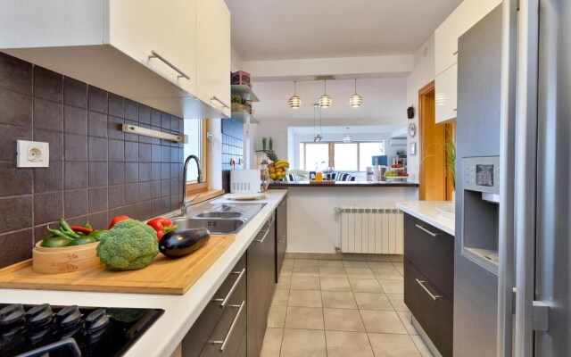 Nice Home in Zagreb With 6 Bedrooms and Wifi