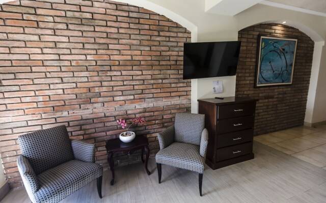 Los Altos Apartments & Studios