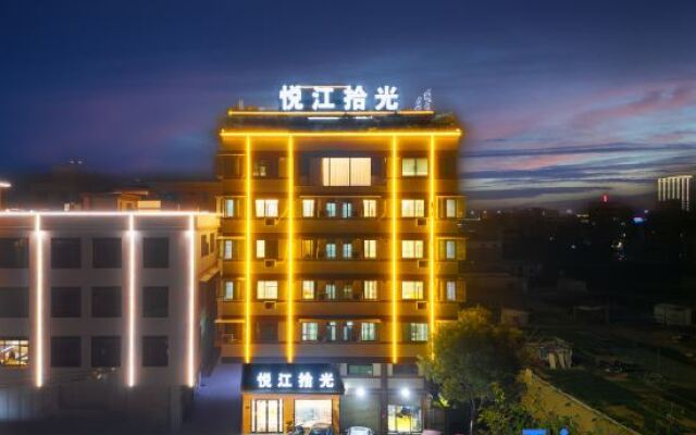 Yuejiang Shiguang Homestay (Gucheng Chaoren Park)