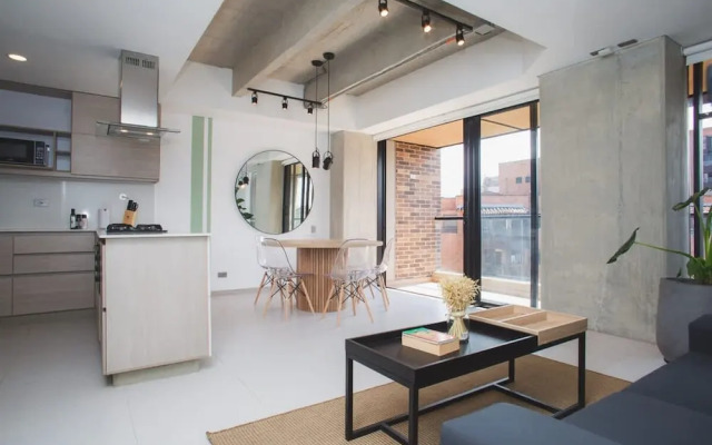 Amazing w Balcony 3 BR in Laureles Medell n