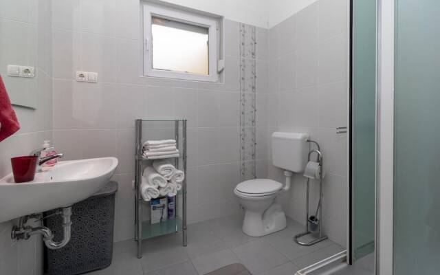 Stunning Apartment in Dramalj With Wifi and 2 Bedrooms