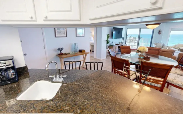 Inlet Reef 502 2 Bedroom Condo by RedAwning