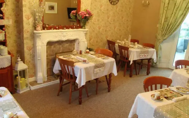 Kenwood Guest House — HOTEL IS CLOSED