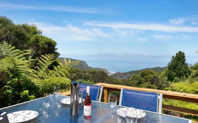 Piha - City Escape, Piha Holiday Home