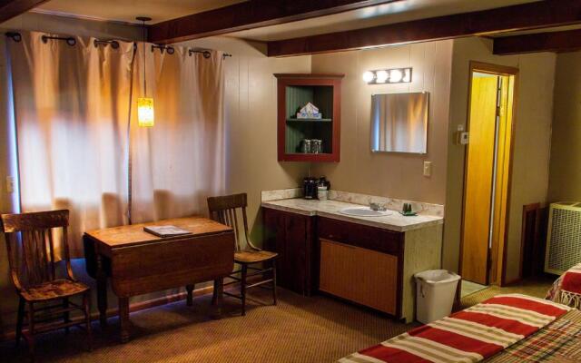 The High Country Motel and Cabins