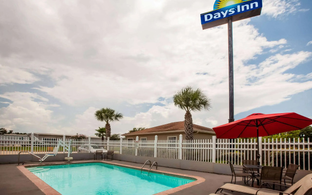 Days Inn by Wyndham Sulphur LA