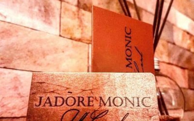 Jadore Monic