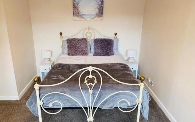 Farnham 3 Bed House