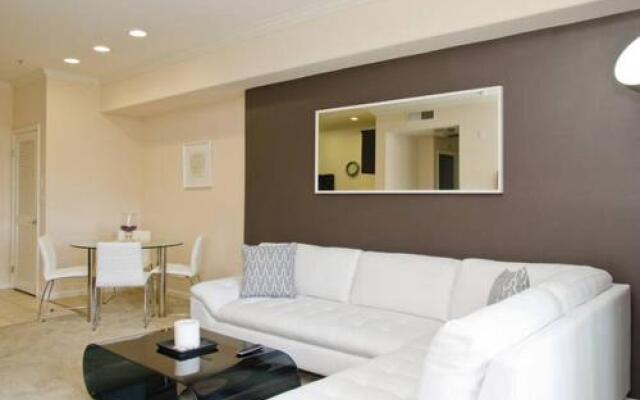 Luxury Apartment Near The Grove