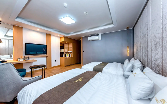 HS Tourist Hotel