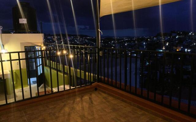 Loft Bonhomia with parking 7min to downtown