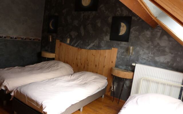 Modern Holiday Home in Hondschoote With Garden