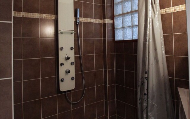 2 bright bedroom with balcony close to the lake