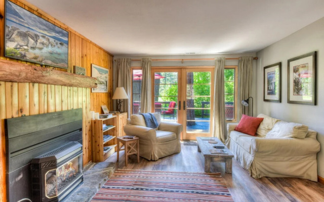 Foursome  2 Bedroom Cabin by RedAwning