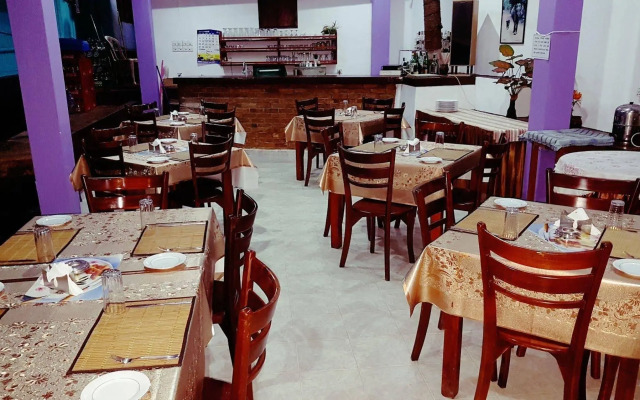 Hotel Happy Night & Restaurant