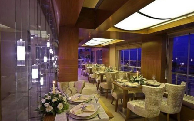 Royce Hotel