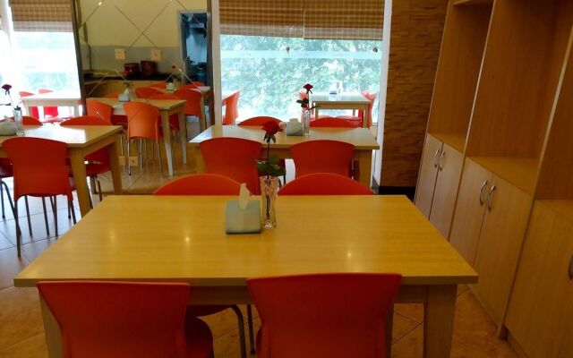 Fairyland Hotel Express