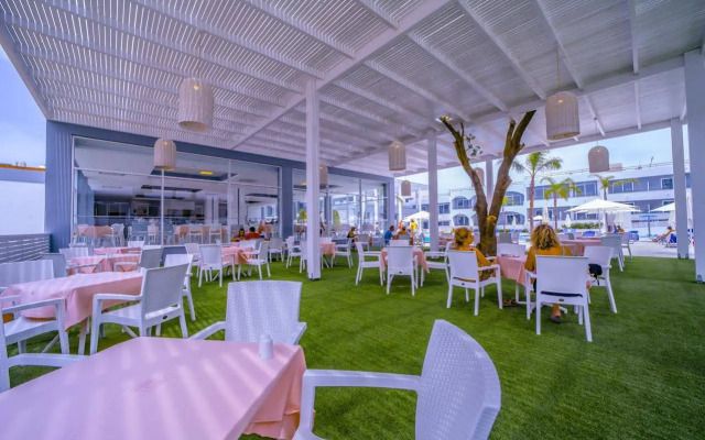 Oceanis Park Hotel