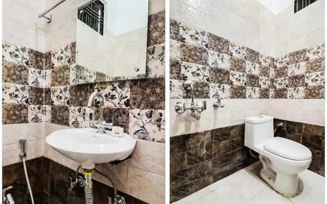 OYO 28185 The Golden Sky