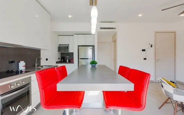 1 Rec. Steps From the Beach Rooftop Pool