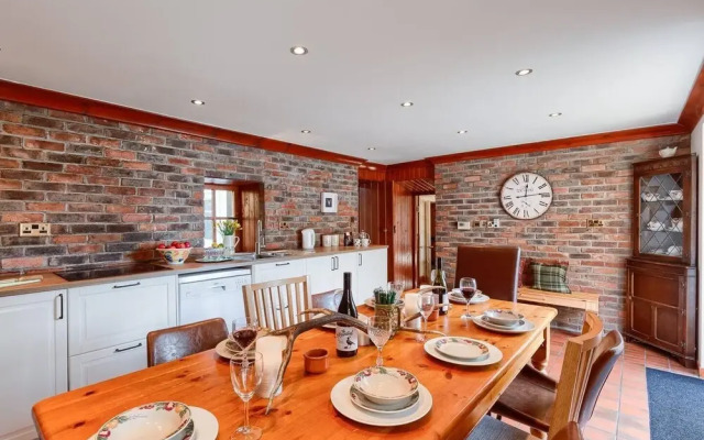 Spacious Characterful House W/views & Large Garden