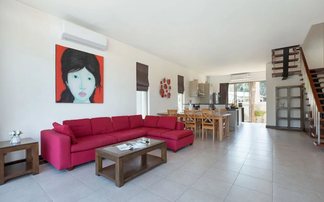Designer 3BR Pool Access Villa Argent 8