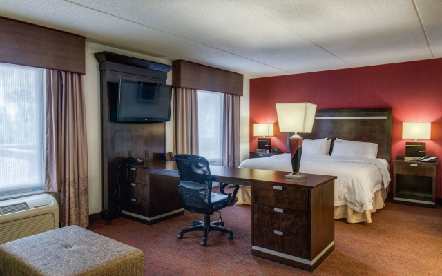 Hampton Inn & Suites Detroit / Airport - Romulus