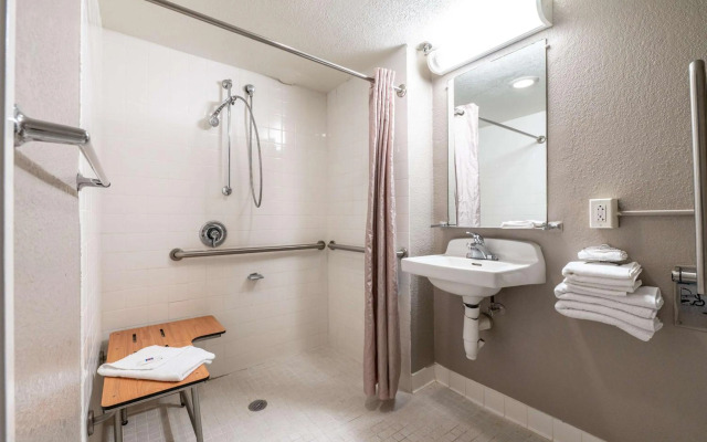 Motel 6 New Haven - Branford, CT