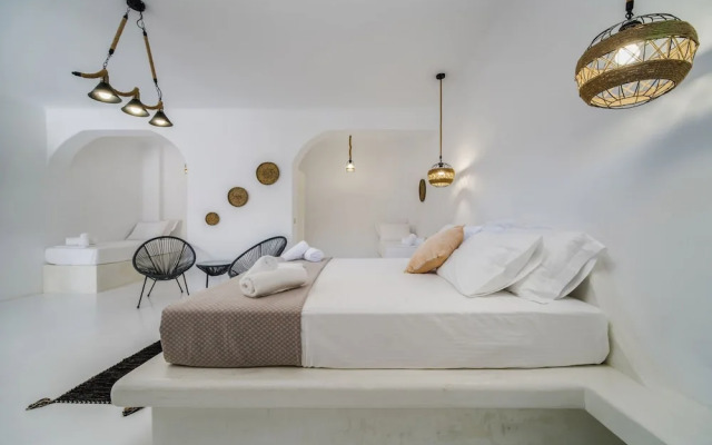Amethyst Luxury Suites - Oia Family Suite