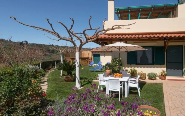 Traditional Ioannis Cottage...luxurious & Rustic With Ecological Heated Pool !!!