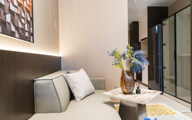 Z-Club Hotel(Tanglang Subway Station Branch)