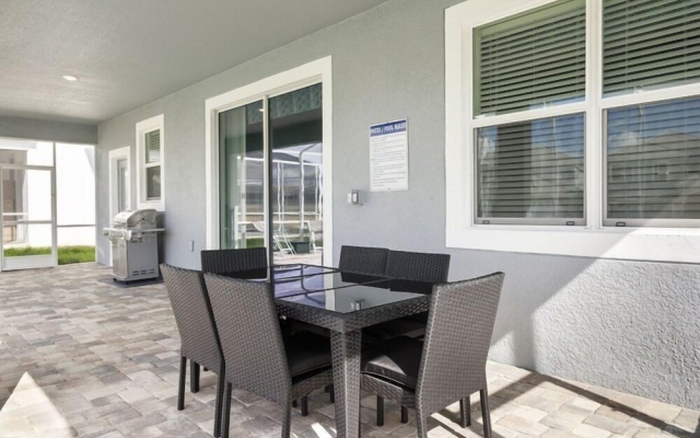 8BR Pool Home with Movie Theater