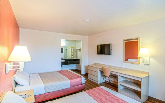 Motel 6 Redding, CA - South