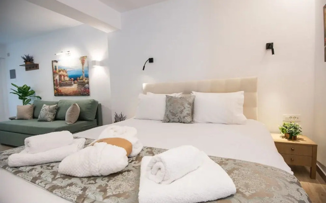 Ammos Luxury Suites