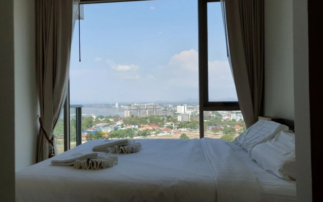The Riviera Wongamat by Pattaya Holiday