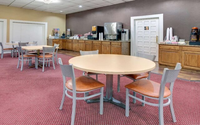 Super 8 By Wyndham Norman