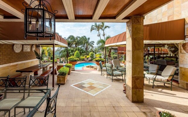 Palms Lodge