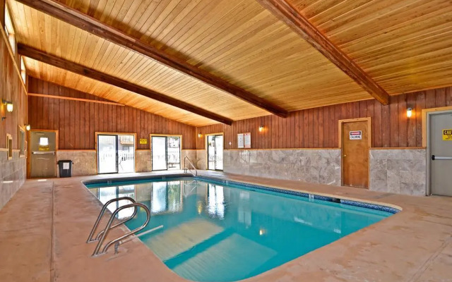 Econo Lodge Inn & Suites Madras