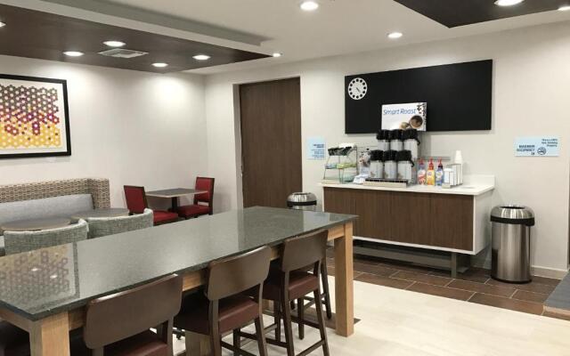 Days Inn & Suites Naples Fl