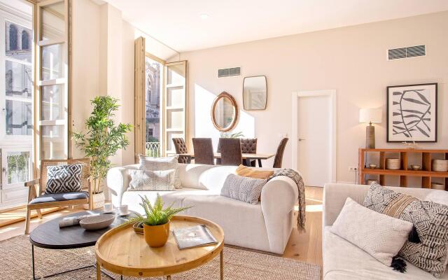 Exclusive 3BD apartment near Cathedral. San Agustin VI