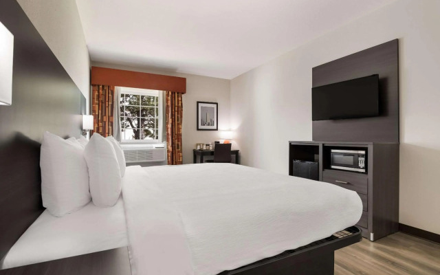 Quality Suites I-44
