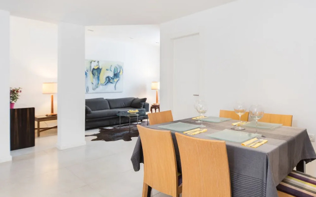 Luxurious 3BR Beach Front Apt Parking