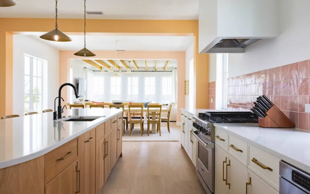 New Waterfront Home - Dreamside House