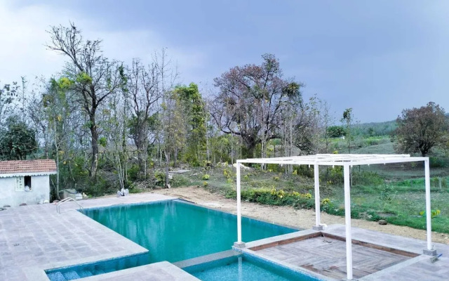 WOW STAYZ2 Pachmarhi Foothill Cottages