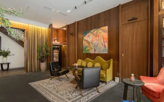 Blossom Manoir Lujiazui · Oriental Treasury