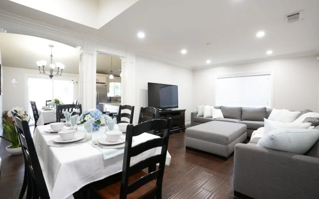 Sweet 4 bedroom, 3 bath plus Loft Bedroom, Pool Home