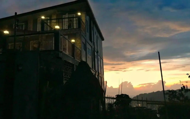 Vacation House in Baguio with Amazing Sunset Views