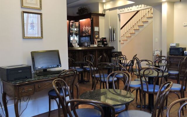 New Orleans Courtyard Hotel and Suites by the French Quarter