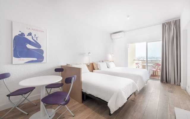 Equador Superior Suites by Olala Homes