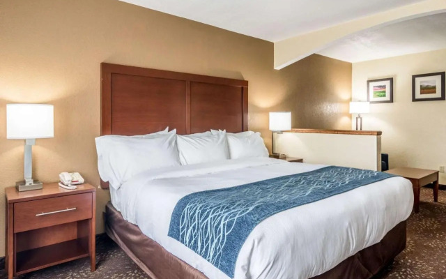 Holiday Inn Exp Stes Hannibal